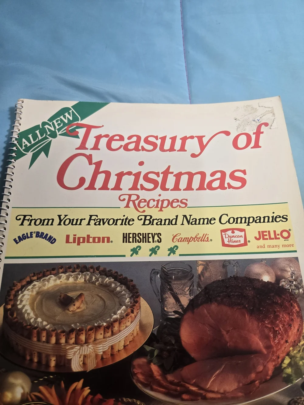 Treasury of Christmas Recipes Cookbook - White/Cream Cover